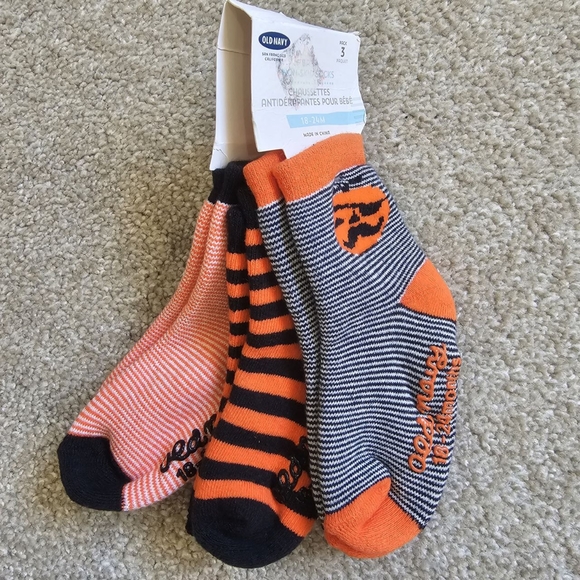 Kids Socks Old Navy 2 packs 6 pairs
3 pairs 18 - 24 months
3pairs 0-3 months - Picture 11 of 16